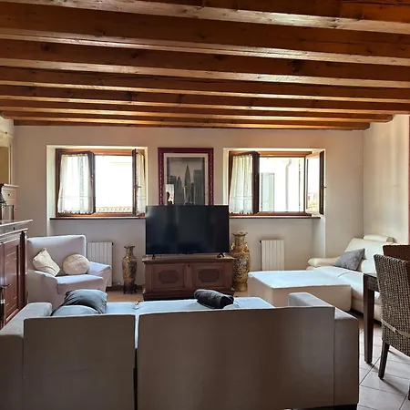 Prestigioso Duplex A Due Passi Dall'arena 아파트 *
